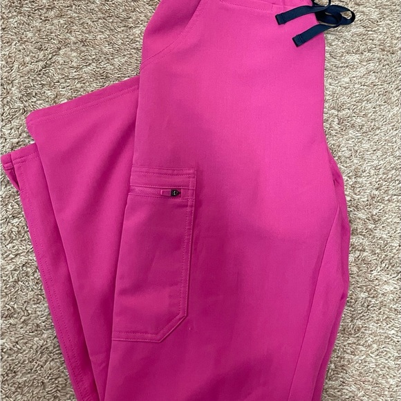 Figs Pants - Figs scrubs Yola pant Small petite in Electric Orchid